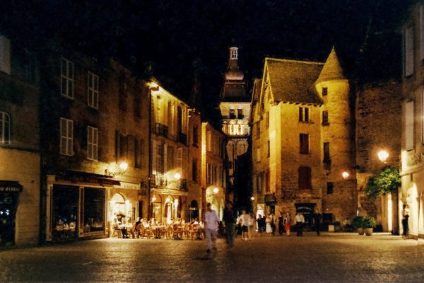 Comment Éviter le Bruit en Photo de Nuit : Astuces pour des Prises de Vue Nocturnes Impeccables